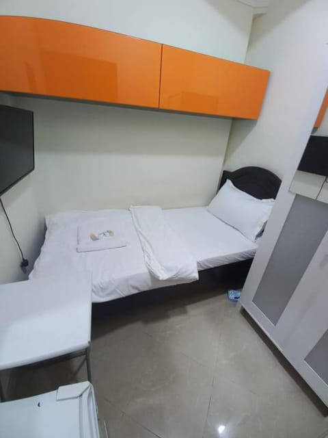 Small Budget Rooms for 'girls' only in Dubai, Marina Vacation rental in Dubai