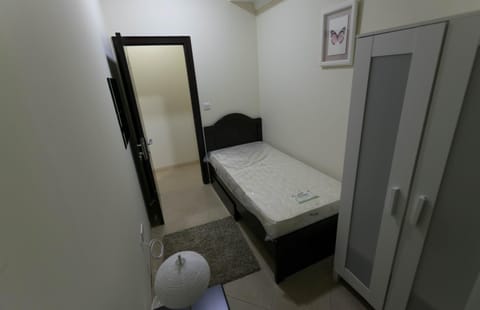 Small Budget Rooms for 'girls' only in Dubai, Marina Vacation rental in Dubai