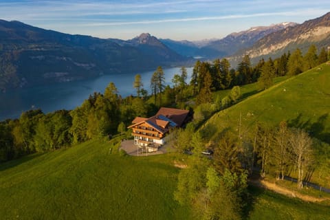 Property building, Day, Natural landscape, Bird's eye view, Lake view, Mountain view