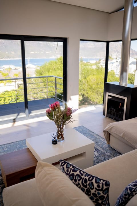 View (from property/room), Living room, Seating area, Sea view, Sea view