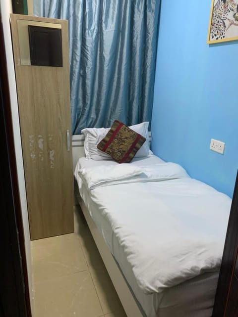 Nice Budget Rooms and Bed Space for "Men" in Dubai, Marina Vacation rental in Dubai