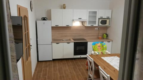 Kitchen or kitchenette, Dining area, Communal kitchen