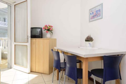 TV and multimedia, Living room, Dining area