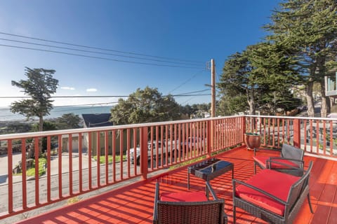 @ Marbella Lane Top Coastline Views, Family Friendly Casa in Daly City