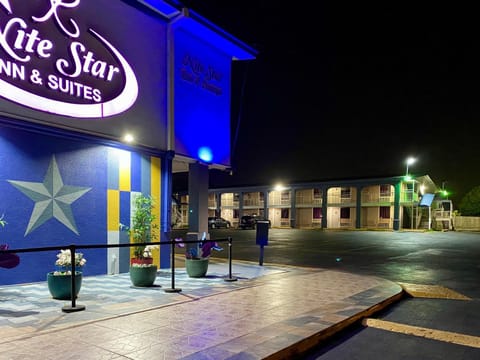 R Nite Star Inn and Suites -Home of the Cowboys & Rangers Hotel in Arlington