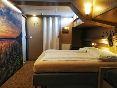 Botel Ophoven Bed and Breakfast in Limburg (province)