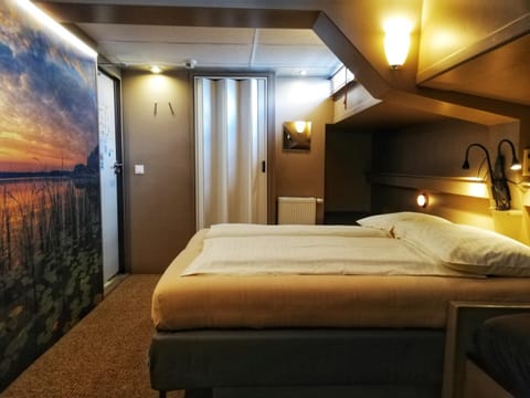 Botel Ophoven Bed and breakfast in Limburg (province)