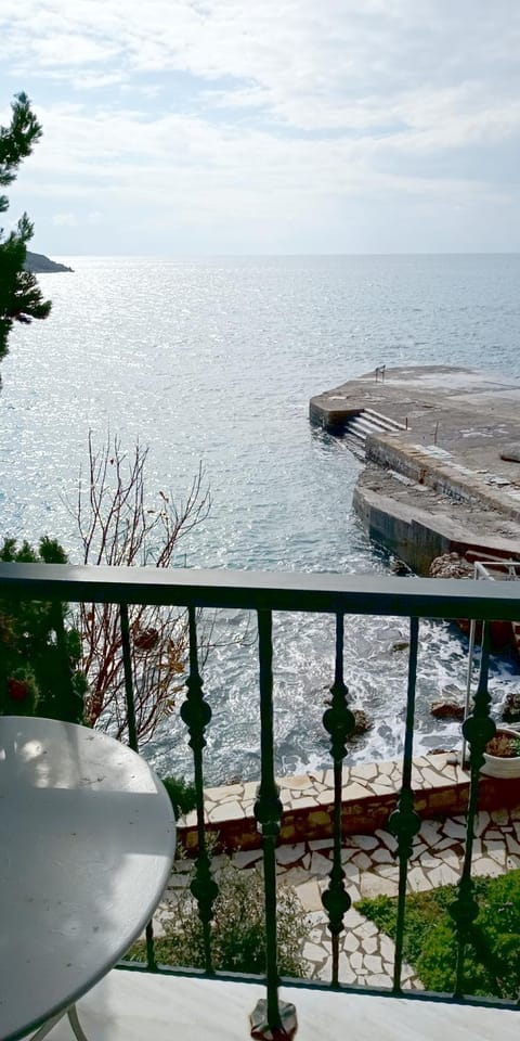 Gorgones, sea-front, great view Apartment hotel in Messenia