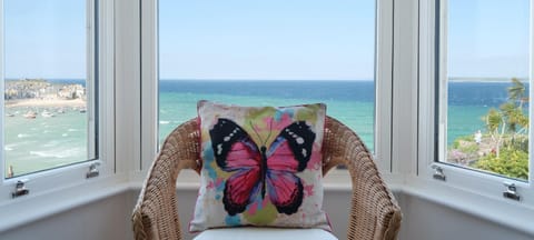 Waves End, St Ives, Hot tub and Parking House in Saint Ives