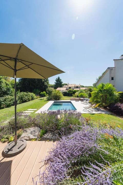 La Maison Château d'Eau : piscine pour 6/8 pers House in Poitiers