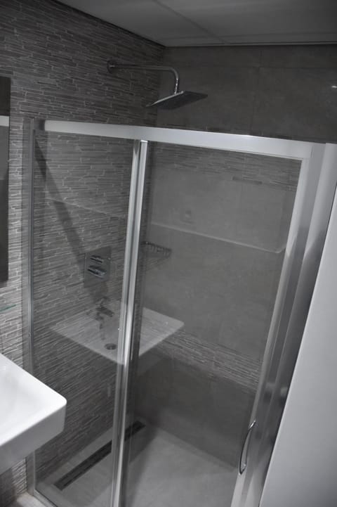 Shower, Area and facilities