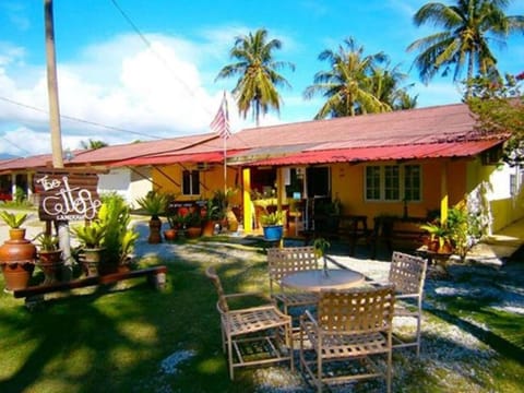 Property building, Patio, Garden