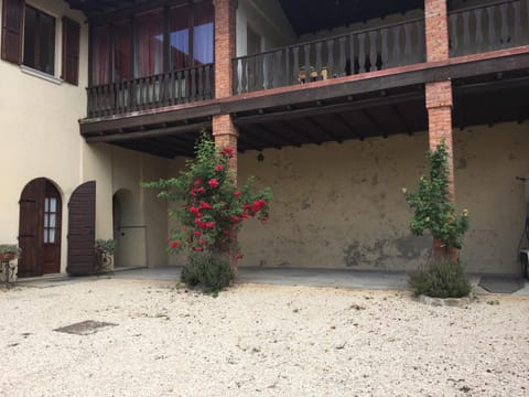 Facade/entrance, Floor plan