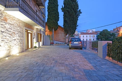 XY Suites - Design Apartments Condo in Šibenik