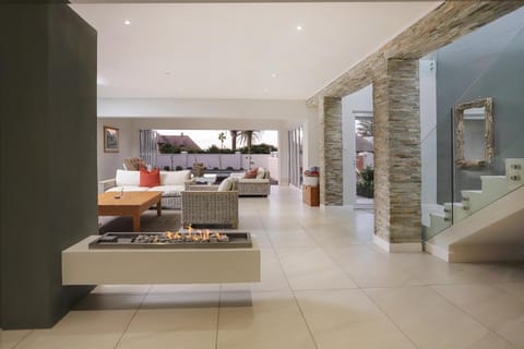 269 on Main Holiday Home Chalet in Hermanus