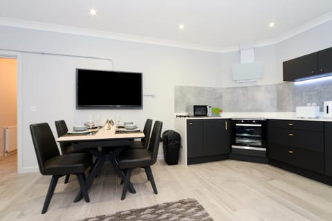 Amazing Apartment near Bournemouth, Poole & Sandbanks - WiFi & Smart TV - Newly Renovated! Great Location! Condominio in Poole