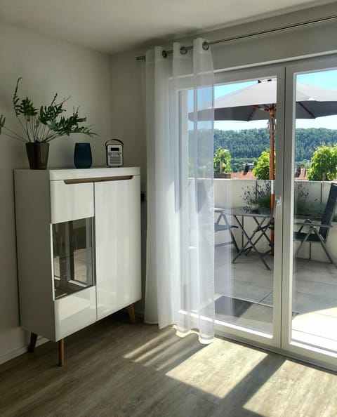 Dining area, kitchen