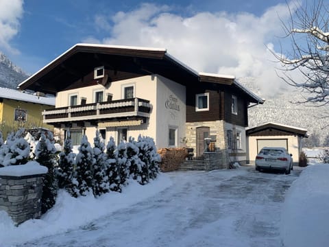 Property building, Day, Winter, Mountain view, Parking