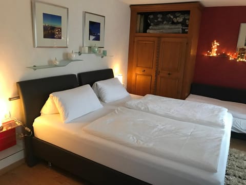 Bed, Photo of the whole room, Decorative detail, Bedroom