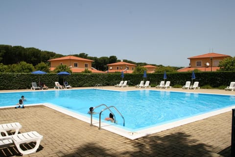 Property building, Swimming pool, Swimming pool