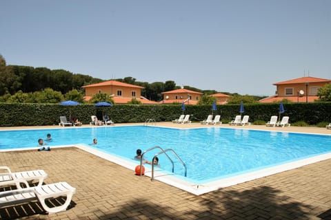 Property building, Swimming pool, Swimming pool