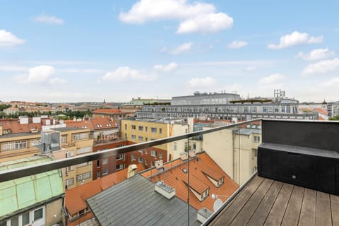 View (from property/room), Balcony/Terrace, City view