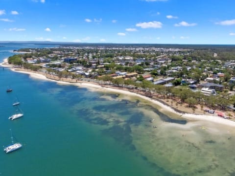 Bongaree Ocean Villa Condominio in Sandstone Point