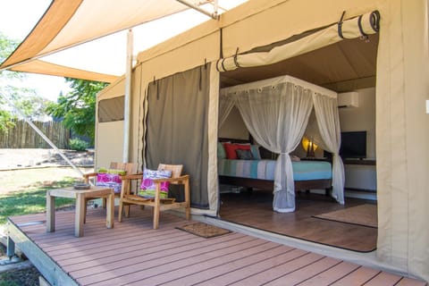 Dubbo Rhino Lodge Luxury tent in Dubbo