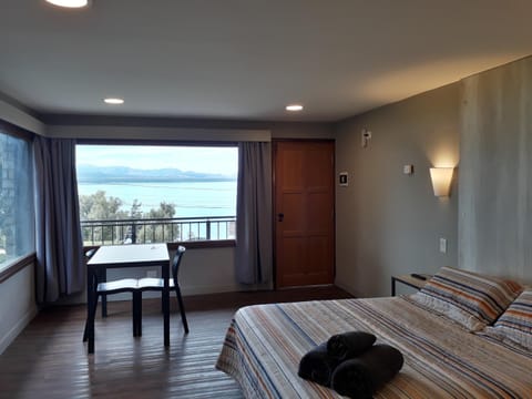 Photo of the whole room, Lake view, Mountain view