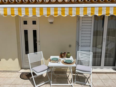 View (from property/room), Balcony/Terrace, Dining area