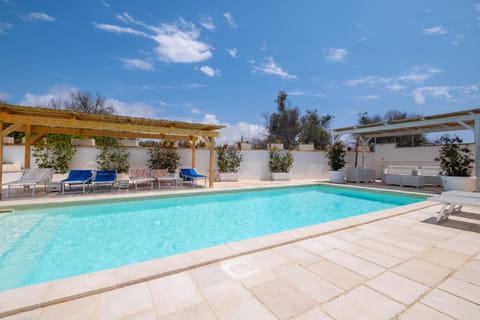 Patio, Day, Pool view, Swimming pool, sunbed