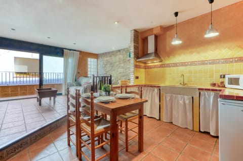 Dining area, kitchen