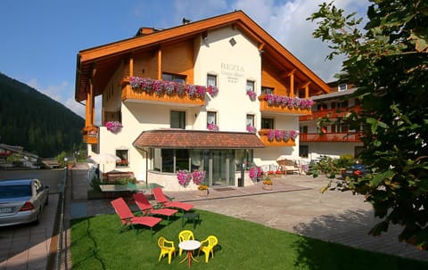 Property building, Summer, Garden, Garden view, Mountain view, Mountain view