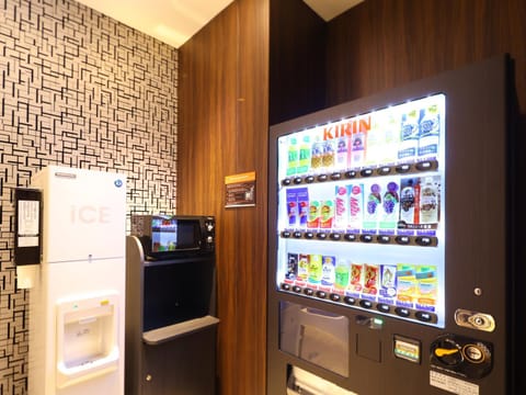 minibar, vending machine