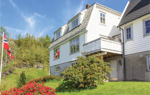 Awesome Home In Holmefjord With House Sea View Maison in Bergen