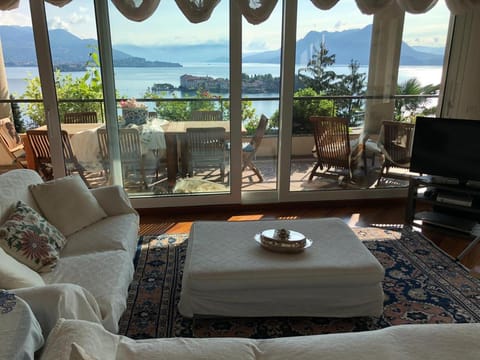 Sana Luxury Apartment Apartment in Stresa