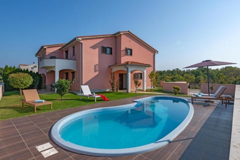 Property building, Garden, Swimming pool, Swimming pool