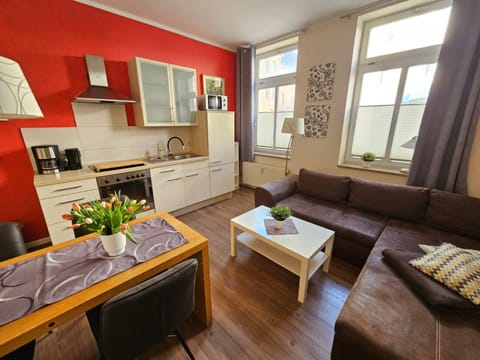 Kitchen or kitchenette, Living room, Seating area, Dining area