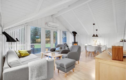 3 Bedroom Stunning Home In Oksbl House in Henne Kirkeby