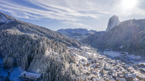 Nearby landmark, Day, Natural landscape, Bird's eye view, Winter, Mountain view