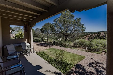 Artist Road #30, 2 Bedrooms, Fireplace, Pool Access, Washer/Dryer, Sleeps 4 Apartment in Santa Fe
