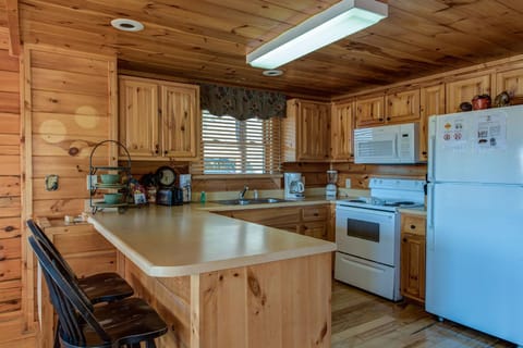Aspen's Envy, 4 Bedrooms, Sleeps 16, Pool Table, Hot Tub, Mountain Views Appartement in Sevier County