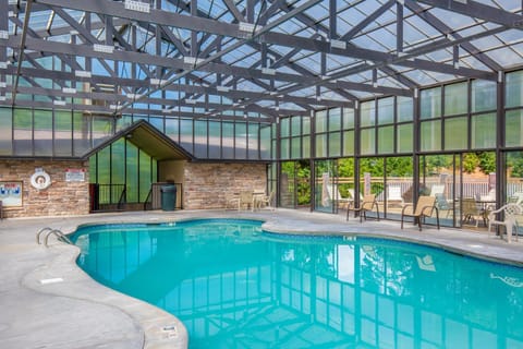Mountain Mist, 2 Bedrooms, Sleeps 6, Pool Table, Pet Friendly, Indoor Pool Maison in Sevier County