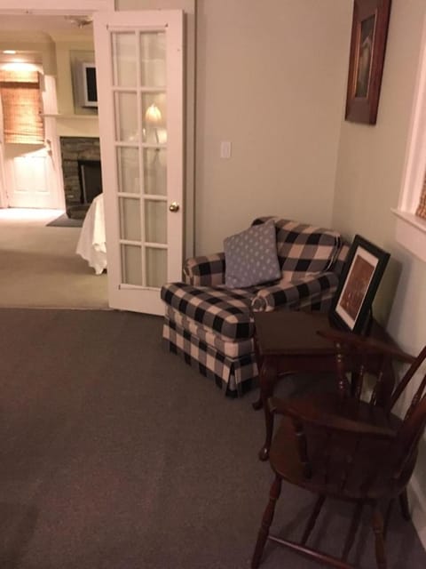Niagara Mansion Carriage Suite Bed and Breakfast in Lewiston