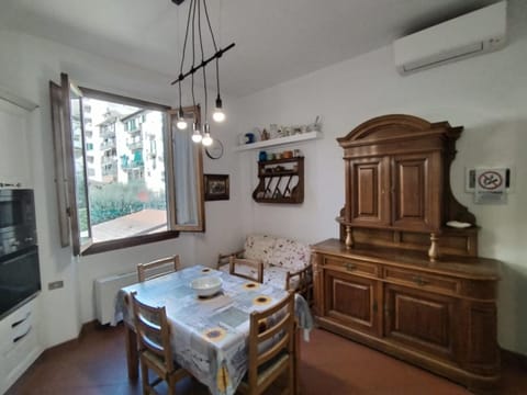 Living room, Seating area, Dining area, air conditioner