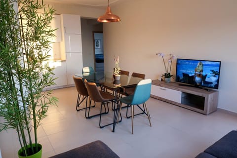 Communal lounge/ TV room, TV and multimedia, Kitchen or kitchenette, Living room, Dining area