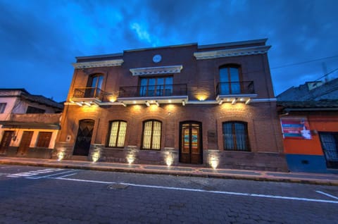 Property building, Facade/entrance, Night