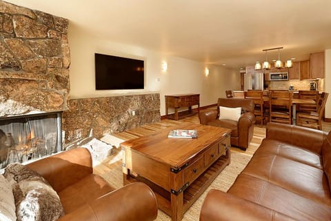 700 Monarch 205, Deluxe Condo with Private Deck & Mountain Views Located 1 Block to Ski Lift House in Aspen