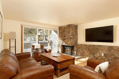 700 Monarch 205, Deluxe Condo with Private Deck & Mountain Views Located 1 Block to Ski Lift Maison in Aspen