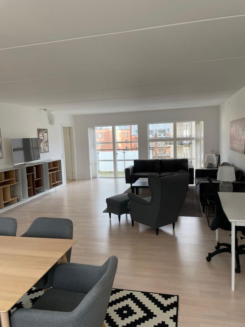 CITY LUX APARTM, 2 FULL BATHROOMs, 2tv Apartment in Frederiksberg
